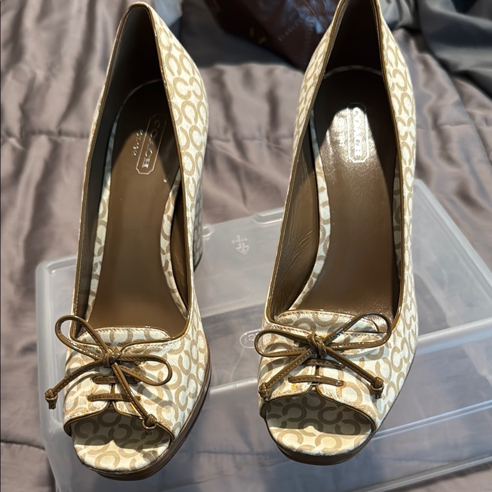 Coach Cream and Brown Heels with Elegant Design